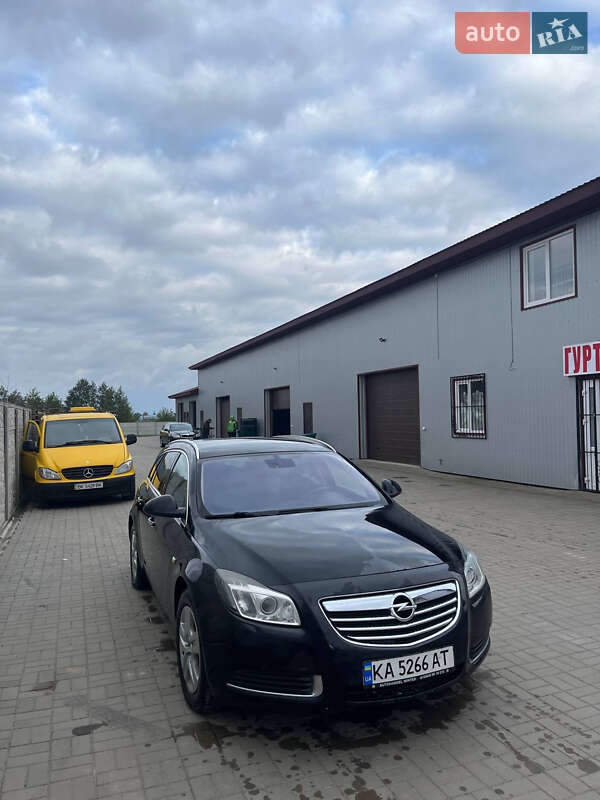Универсал Opel Insignia 2010 в Березному