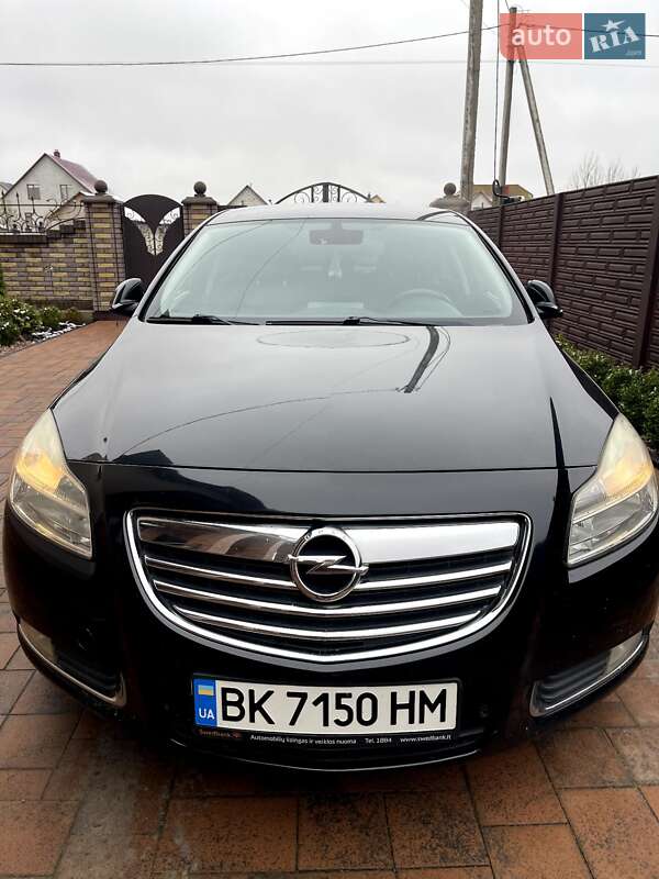 Седан Opel Insignia 2009 в Ровно