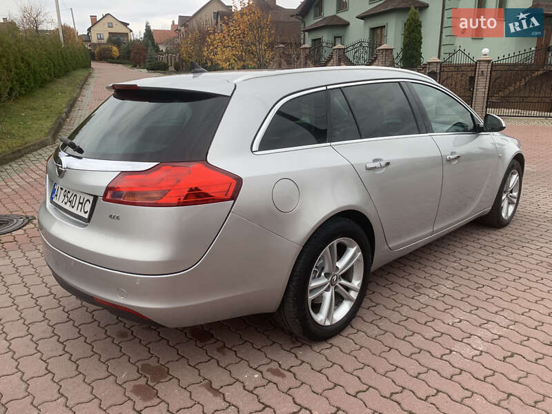 Універсал Opel Insignia 2011 в Чернівцях