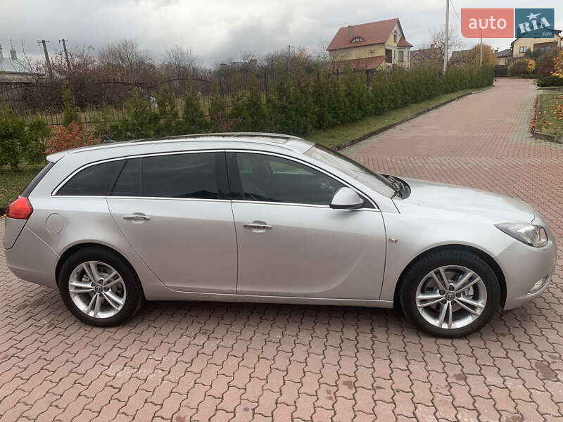 Універсал Opel Insignia 2011 в Чернівцях