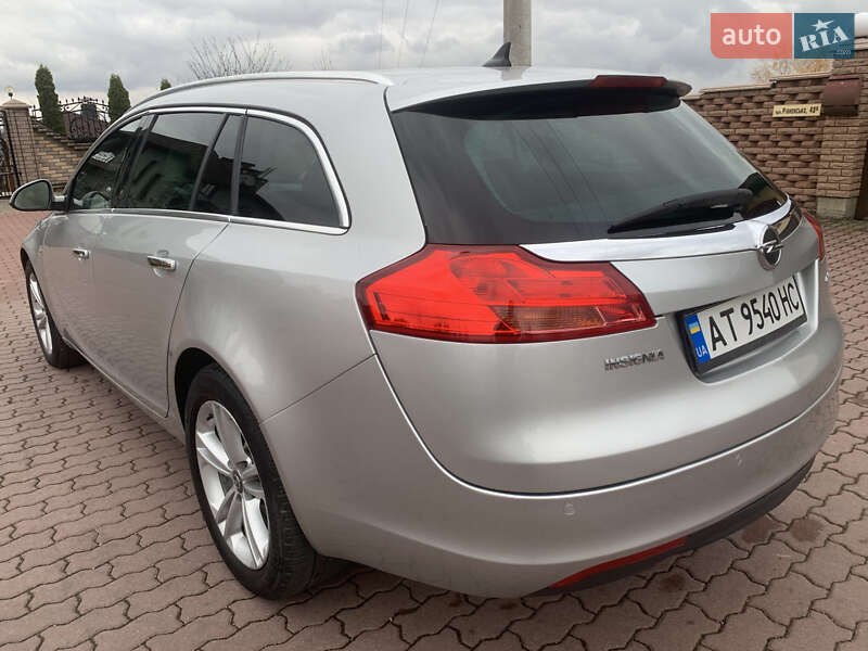 Універсал Opel Insignia 2011 в Чернівцях