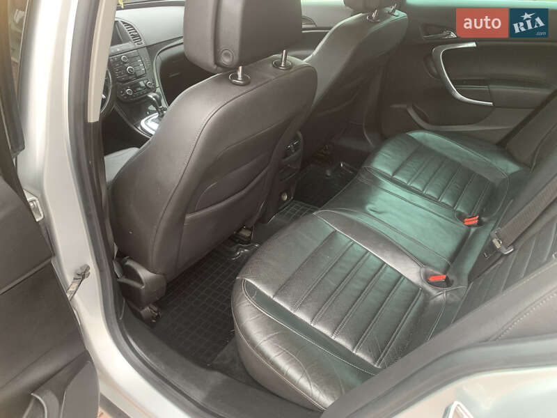 Універсал Opel Insignia 2011 в Чернівцях