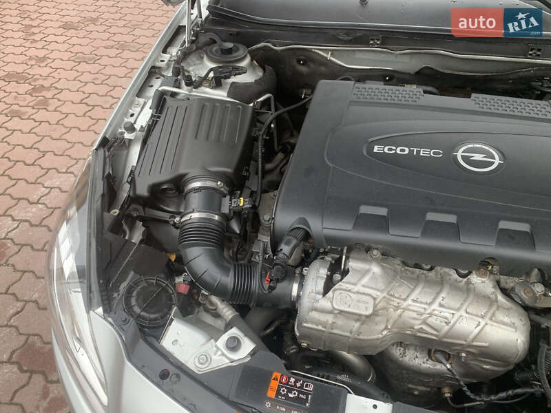 Універсал Opel Insignia 2011 в Чернівцях