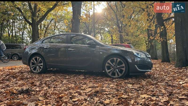 Седан Opel Insignia 2015 в Львове