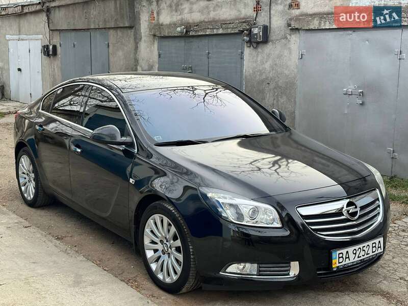 Седан Opel Insignia 2010 в Чорноморську