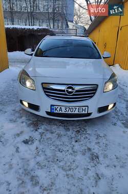 Универсал Opel Insignia 2012 в Вишневом