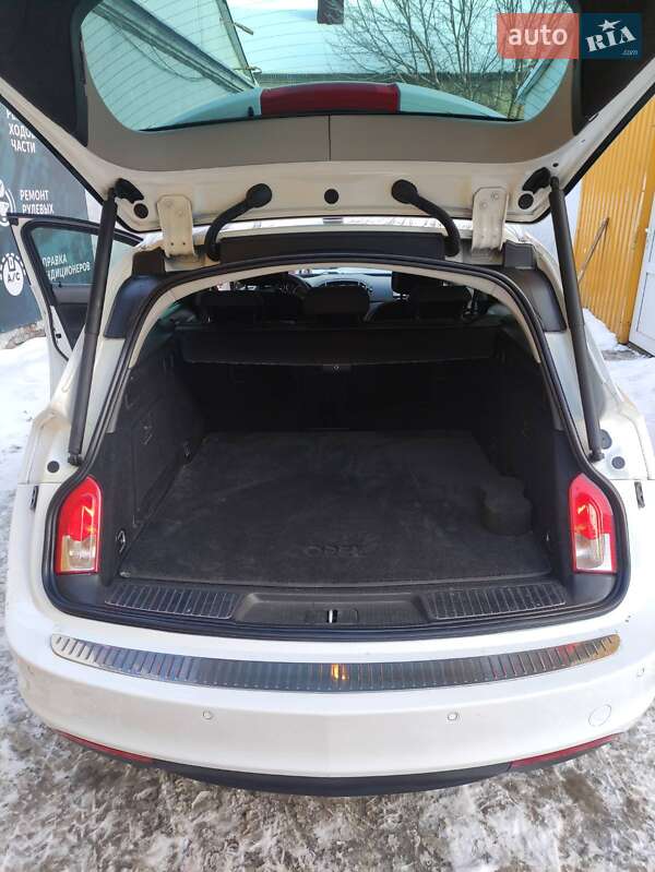 Универсал Opel Insignia 2012 в Вишневом