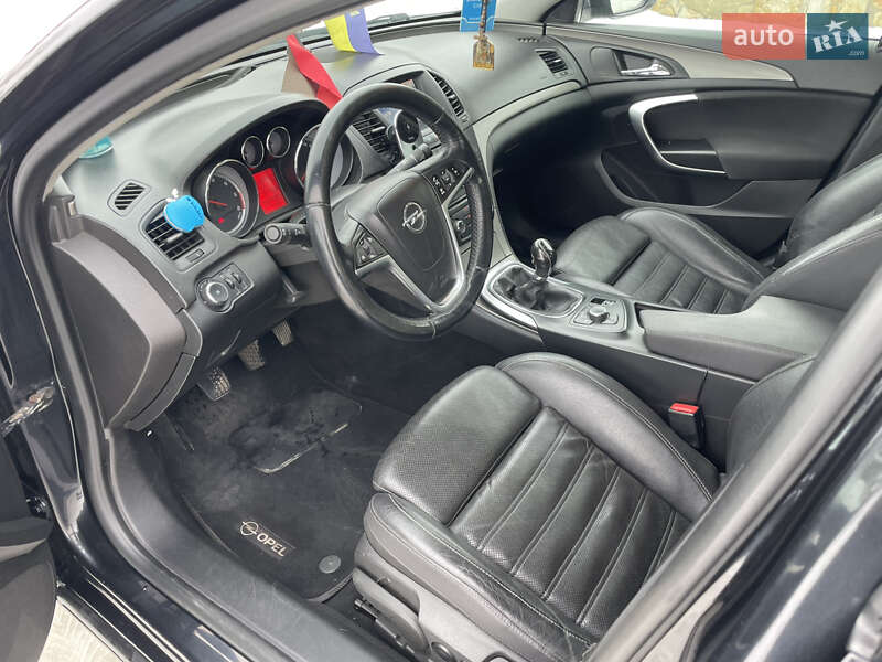 Седан Opel Insignia 2012 в Львове
