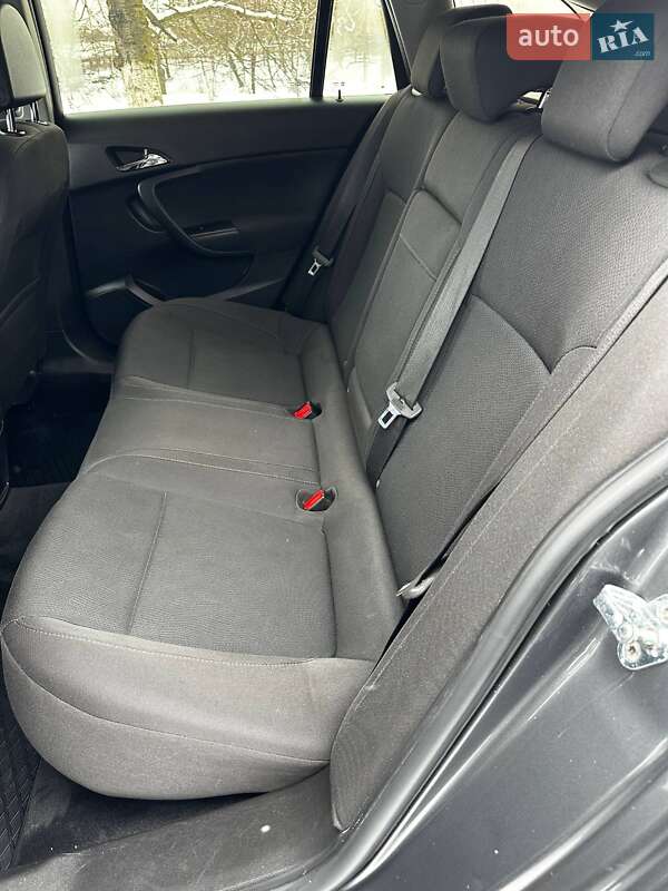 Универсал Opel Insignia 2011 в Бучаче