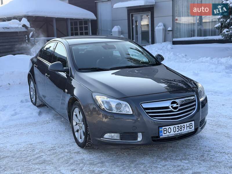 Седан Opel Insignia 2012 в Тернополе