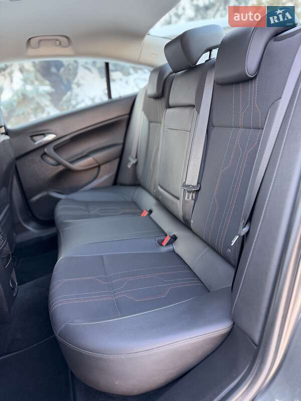 Седан Opel Insignia 2012 в Тернополе