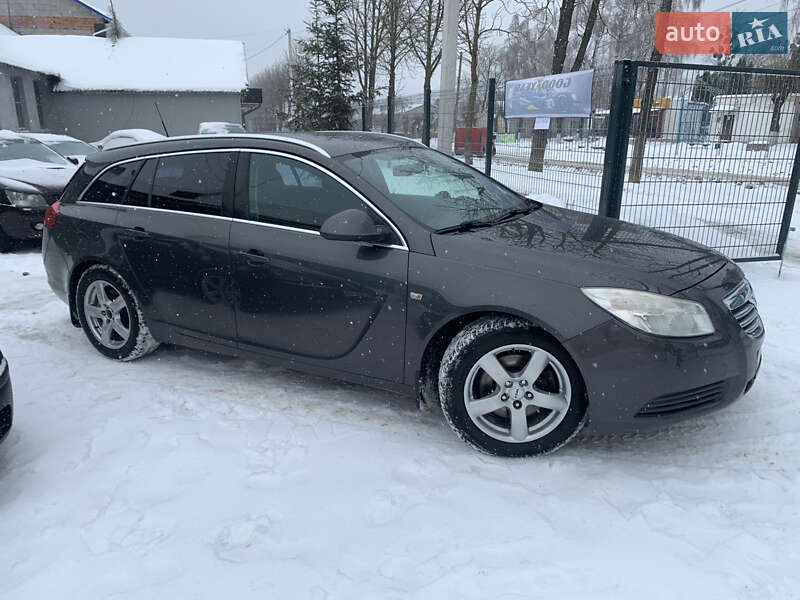 Универсал Opel Insignia 2009 в Новой Ушице