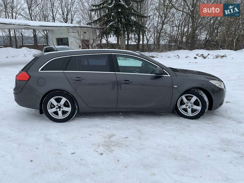 Универсал Opel Insignia 2009 в Новой Ушице