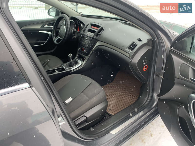 Универсал Opel Insignia 2009 в Новой Ушице