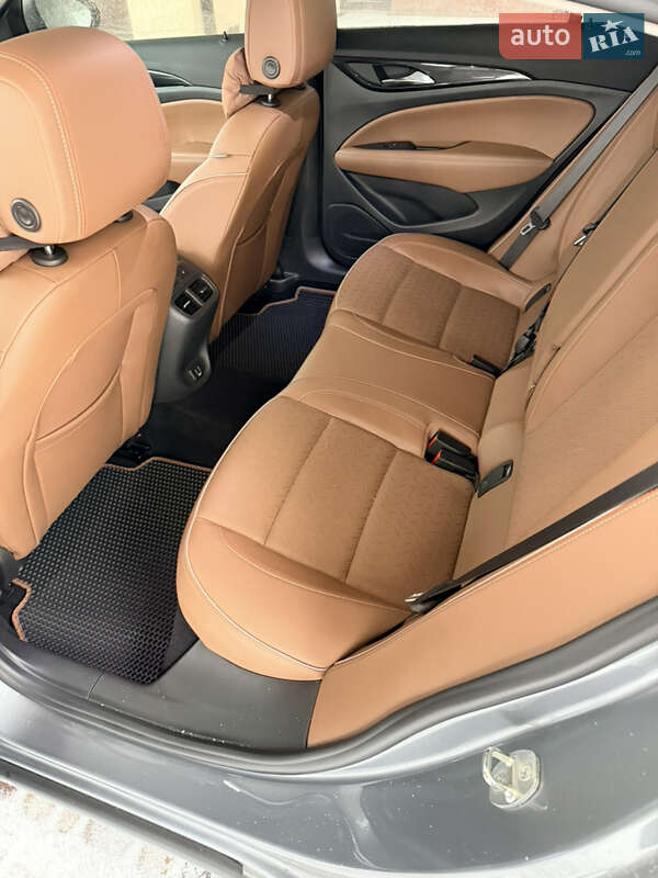 Седан Opel Insignia 2019 в Киеве