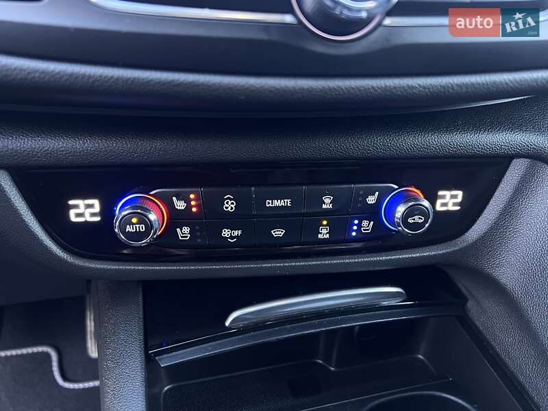 Лифтбек Opel Insignia 2018 в Черновцах