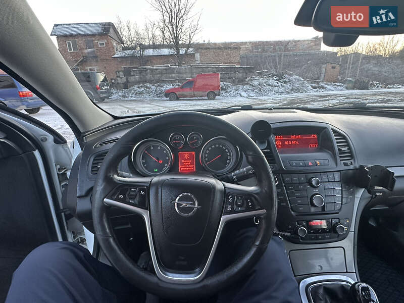 Универсал Opel Insignia 2012 в Городке