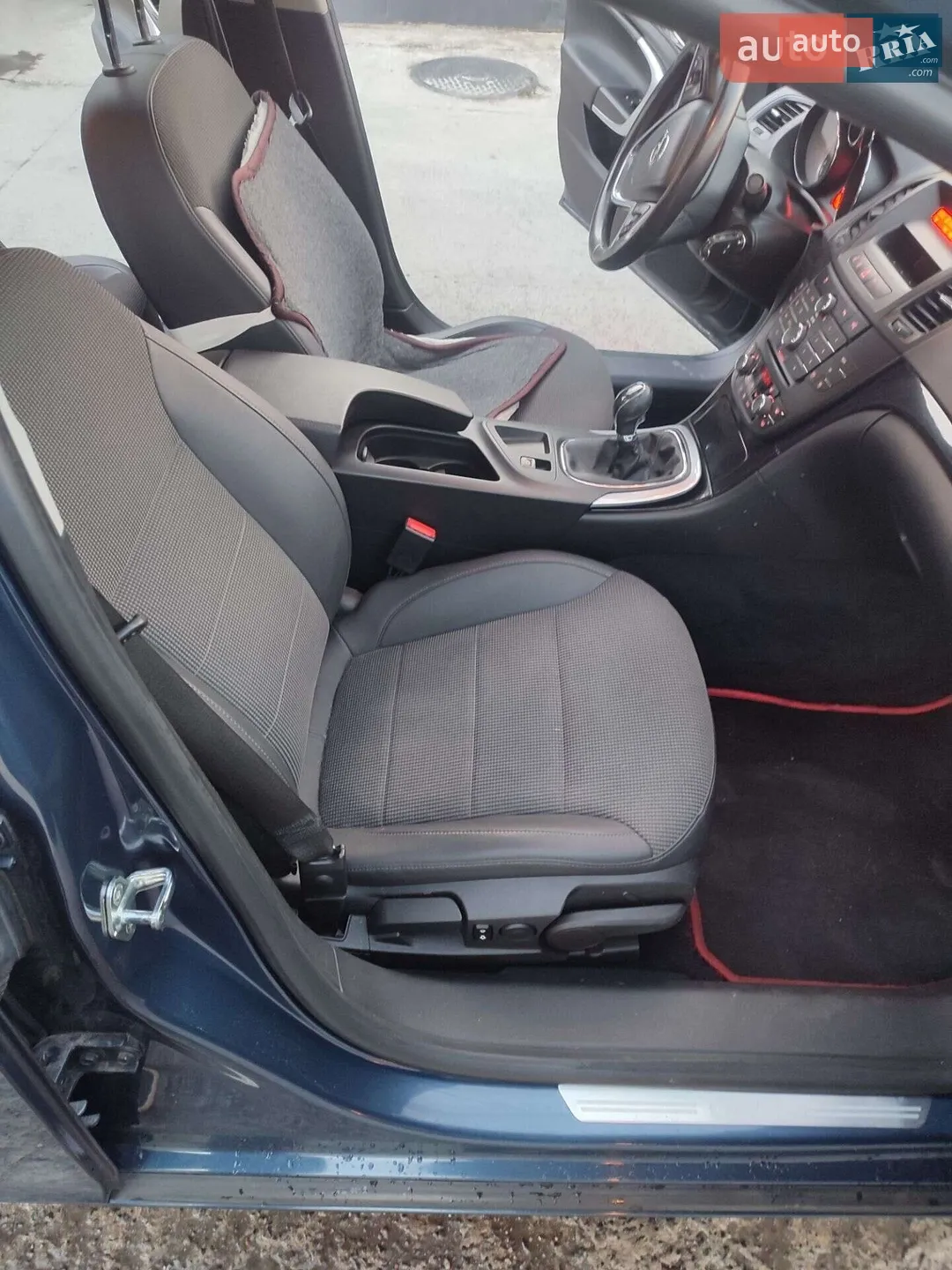 2010 Opel Insignia - мініатюра 16