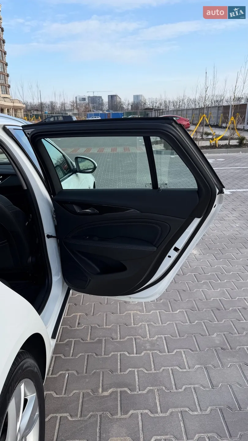 2017 Opel Insignia - мініатюра 12