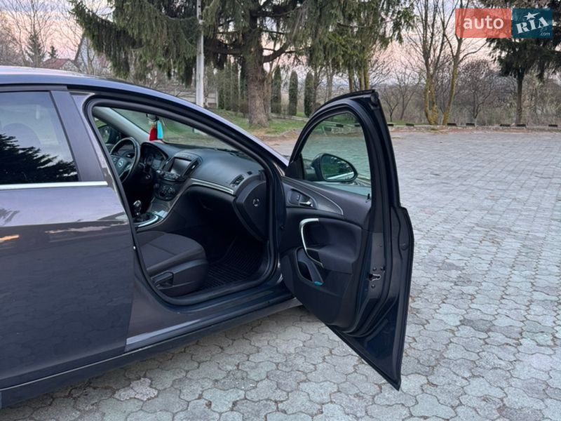 Седан Opel Insignia 2014 в Дубні