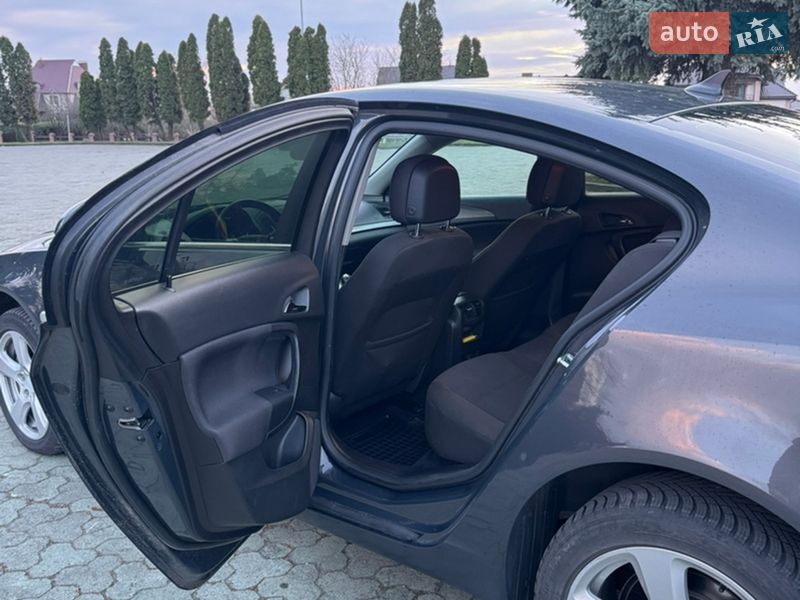 Седан Opel Insignia 2014 в Дубні