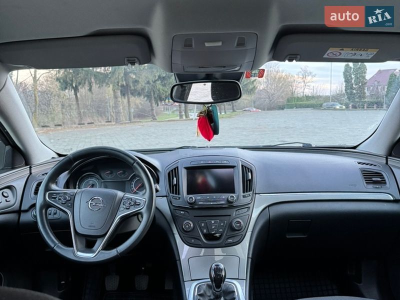 Седан Opel Insignia 2014 в Дубні