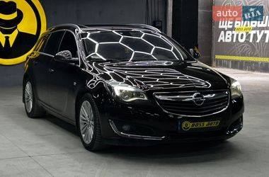 Універсал Opel Insignia 2014 в Чернівцях