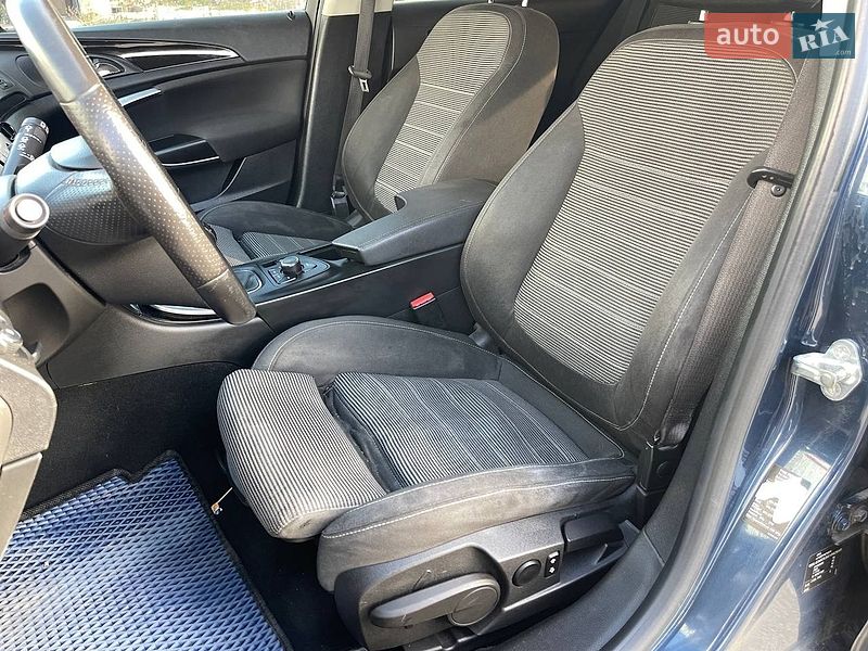 Лифтбек Opel Insignia 2010 в Киеве