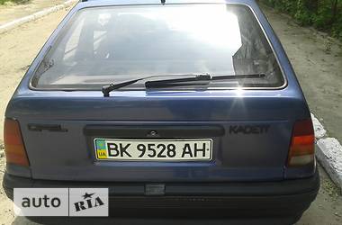 Хэтчбек Opel Kadett 1987 в 
