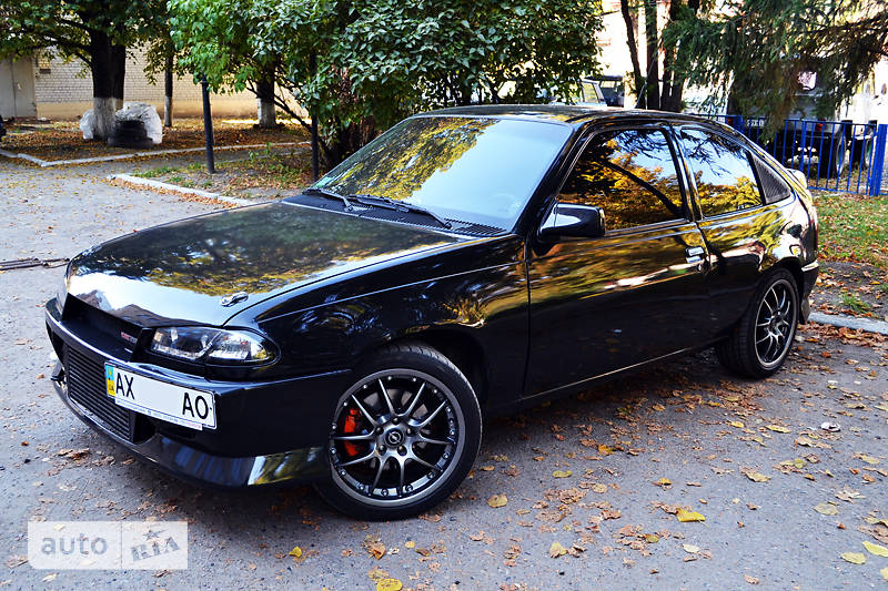 Хэтчбек Opel Kadett 1986 в 