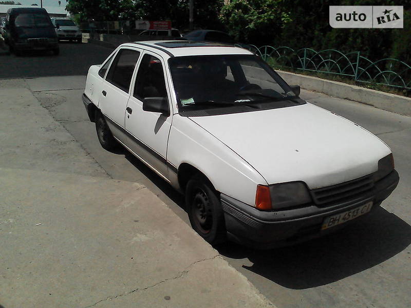 Седан Opel Kadett 1986 в Одессе