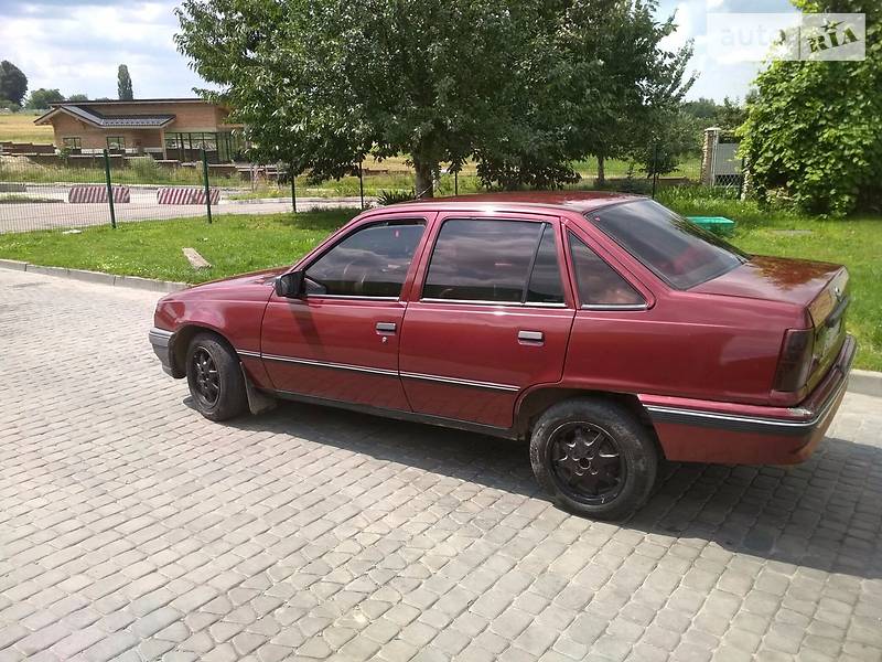 Седан Opel Kadett 1988 в Здолбунове