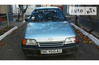 Седан Opel Kadett 1986 в Вознесенську