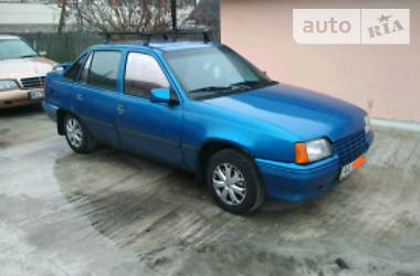 Седан Opel Kadett 1986 в Киеве