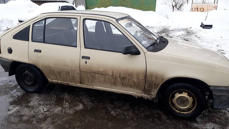 Хэтчбек Opel Kadett 1985 в Золотоноше