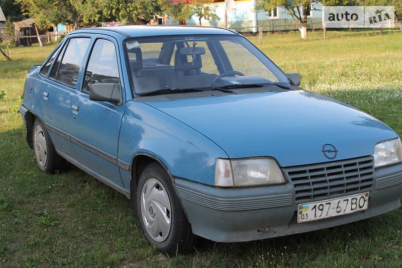 Седан Opel Kadett 1987 в Луцке