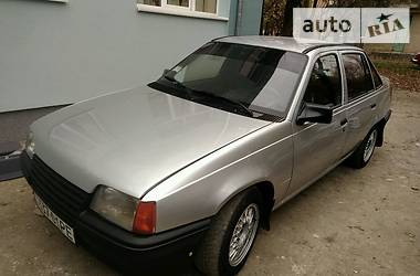 Седан Opel Kadett 1988 в Ужгороді