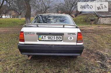 Седан Opel Kadett 1988 в Яремче