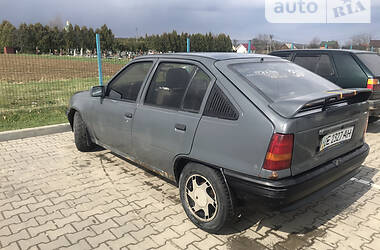 Хэтчбек Opel Kadett 1987 в Вижнице