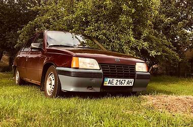 Седан Opel Kadett 1986 в Синельниково