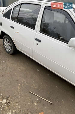 Хэтчбек Opel Kadett 1987 в 
