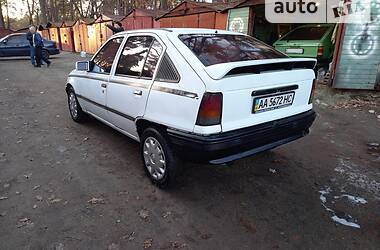 Хэтчбек Opel Kadett 1988 в 