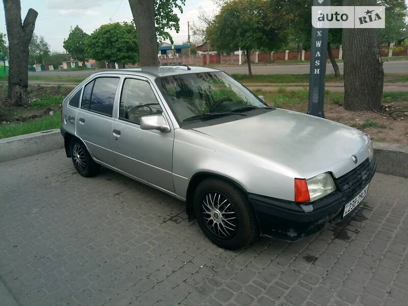 Хэтчбек Opel Kadett 1987 в Коростене