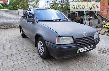 Седан Opel Kadett 1988 в Сумах