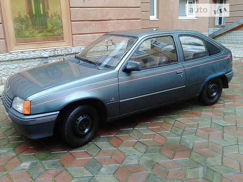 Хэтчбек Opel Kadett 1987 в Ивано-Франковске