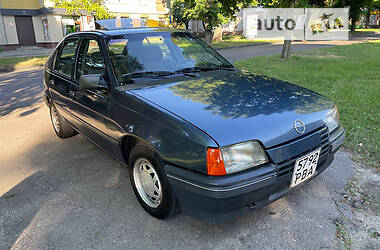 Лифтбек Opel Kadett 1988 в Нововолынске