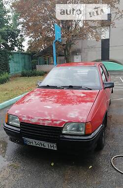 Седан Opel Kadett 1986 в Южному