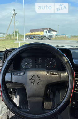 Седан Opel Kadett 1986 в Гайсине