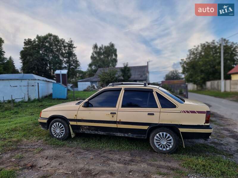Седан Opel Kadett 1986 в Харькове