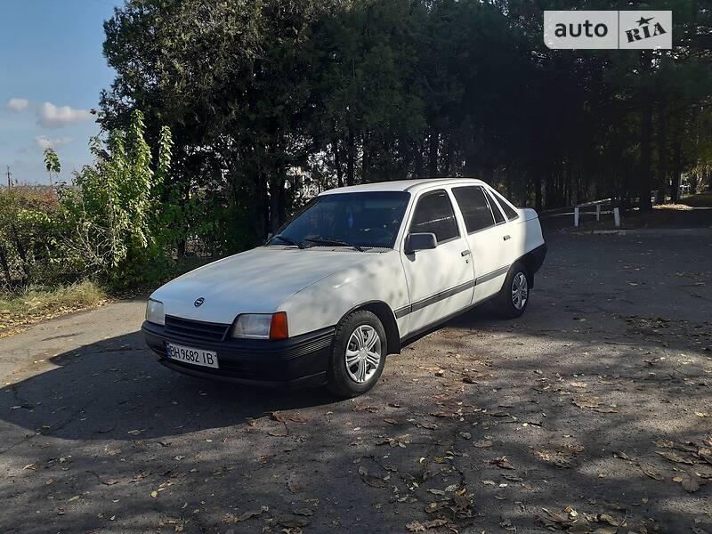 Седан Opel Kadett 1990 в Белгороде-Днестровском